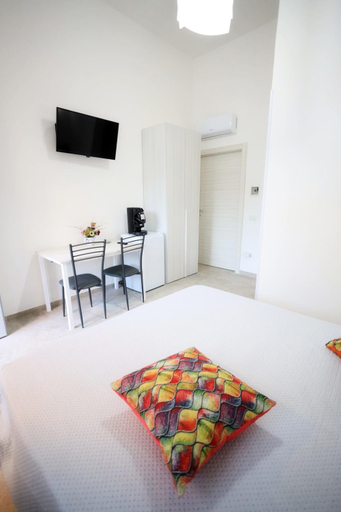 Bedroom 2, B&B REVOLUTION BED & BREAKFAST, Caserta