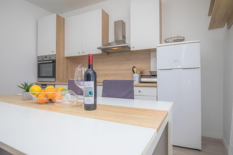 Others 3, APARTMANI SLAMIC, Primošten