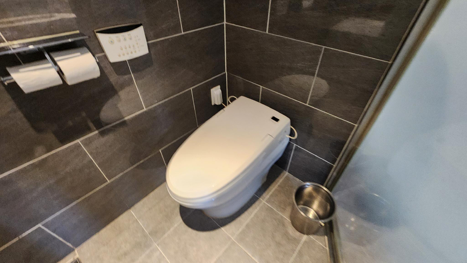 Bathroom 5, Sinchon Lets stay, Seodaemun