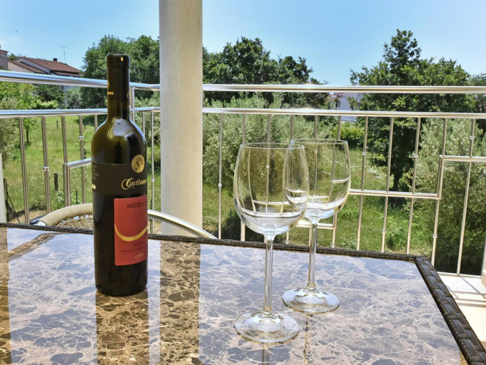 Food & Drinks 5, Apartments house Tomic for max 22 persons Maj Porec, Poreč
