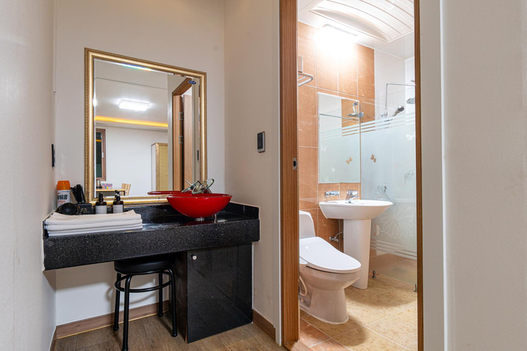 bathroom 4