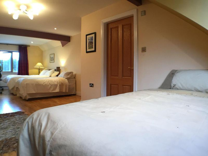 Bedroom 3, Alaind Lodges, Sneem