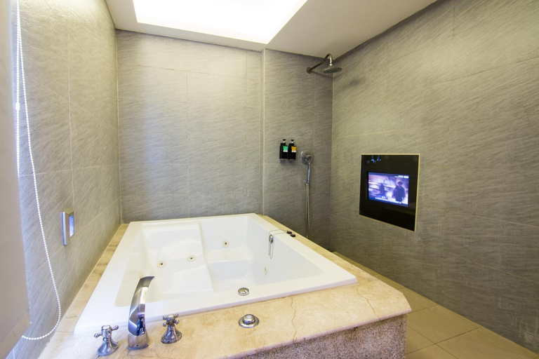 Bathroom 2, Shihu Motel, Changhua