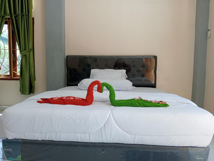 Others 2, Yusilver Guest House, West Manggarai