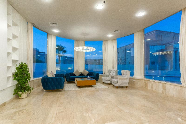 Public Area 2, Selena Bay Luxury Sea View 1BR Apartment, Private Beach and Pool, Al-Ghurdaqah