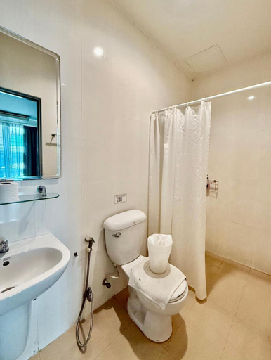 Bathroom 4, Apo Hotel, Mueang Krabi