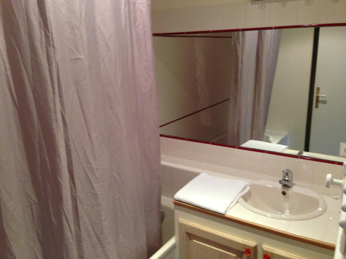 Bathroom 1, Gite Du Haut Ballot, Nord