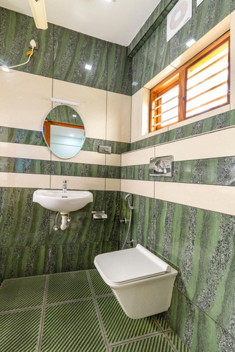 Bathroom 2, Rams Guest House Meadows Near Lulu Mall & Kims Hospital, Thiruvananthapuram