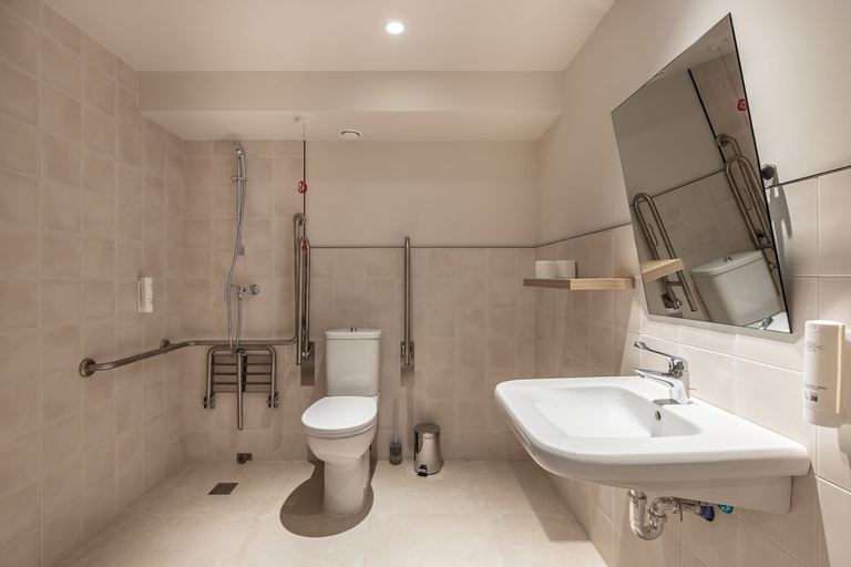 Bathroom 3, Libere Madrid Chamberi, Madrid