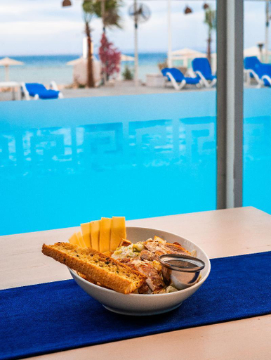 Food & Drinks 5, Selena Bay Luxury Sea View 1BR Apartment, Private Beach and Pool, Al-Ghurdaqah
