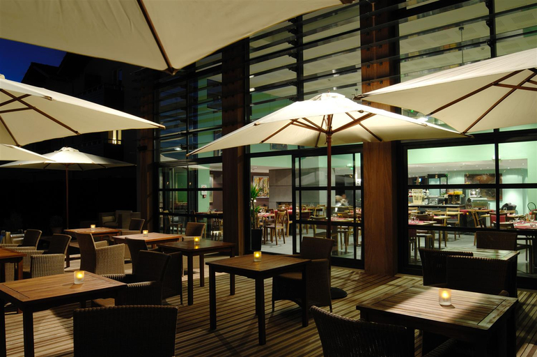 Food & Drinks