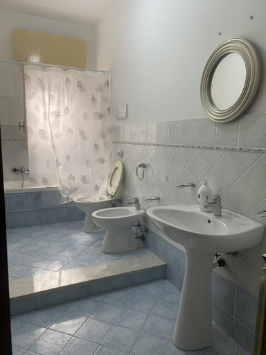 Bathroom 3, Mermaid Space Capsule Hostel Palermo, Palermo