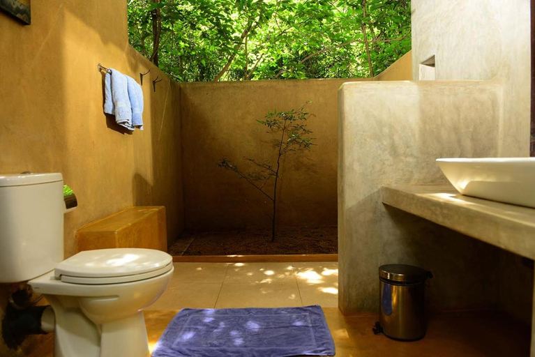 Bathroom, Back of Beyond Pidurangala, Dambulla