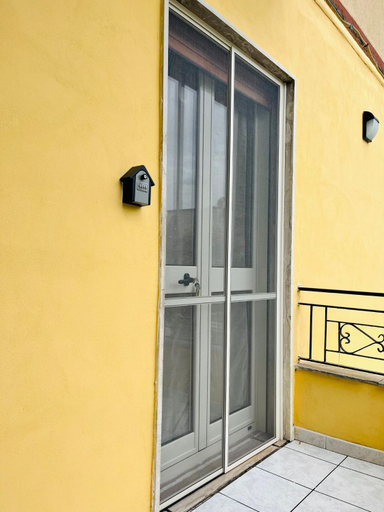Others 5, La casa di Rosa, Napoli