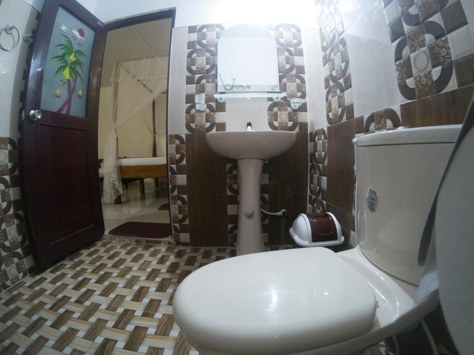 Bathroom 3, Palitha Home Stay, Dambulla