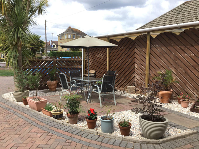 Others 5, Coast 77 B&B, Poole