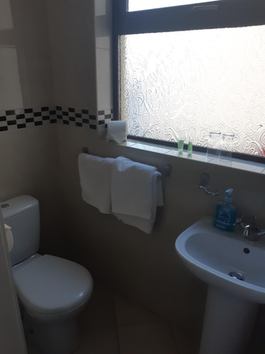 Bathroom, Shalom