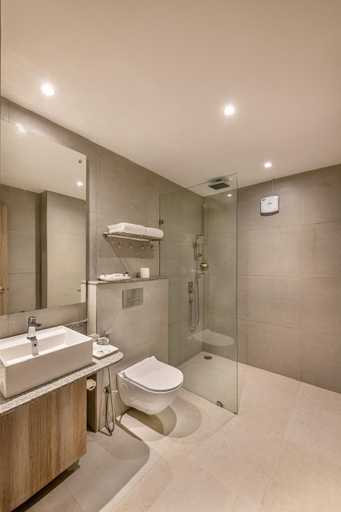 Bathroom 2, Comfort Inn Grand, Kaushambi., Ghaziabad