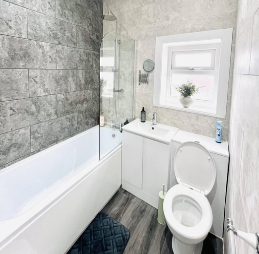 Bathroom, Fawcett Road, Portsmouth