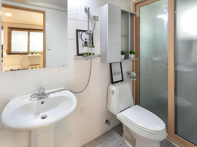 Bathroom 3, Studio 41, Mapo