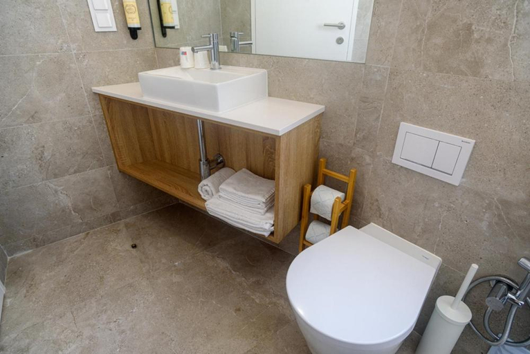 Others 2, Residencial Fortunato, Mafra