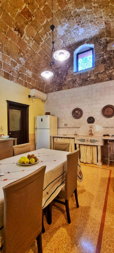 Others 5, Villa Elda, Lecce