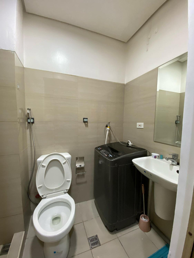 Bathroom 5, Condo near MOA, Pasay City