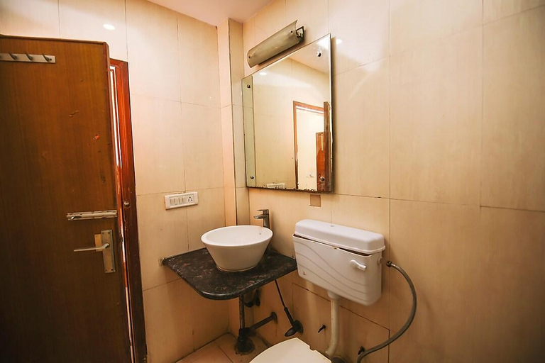 Bathroom 3, Hotel Jindal International, Delhi