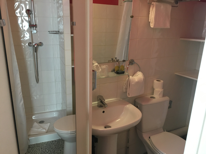 Bathroom 3, Hotel Paris Lafayette, Paris