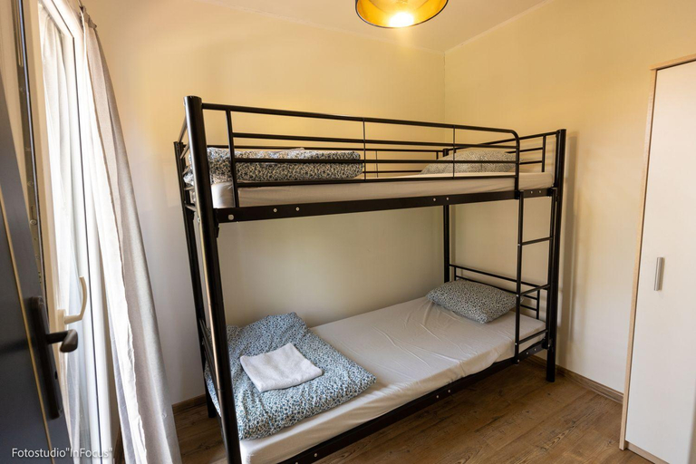 Bedroom 3, Forteca, pokoje goscinne nad stawem, Dzierżoniów