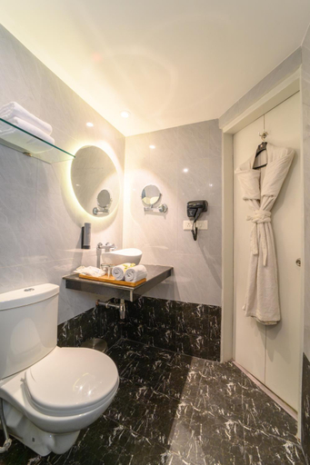 Bathroom 2, Hotel Sinclairs Siliguri, Darjiling