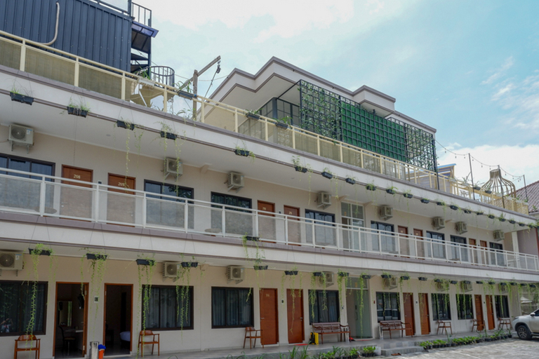 Exterior & Views 2, RedDoorz @ Jalan Majapahit Semarang, Semarang