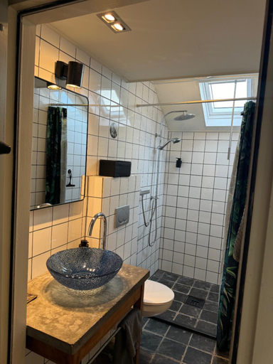 Bathroom, Onder de Noot, Maasbree