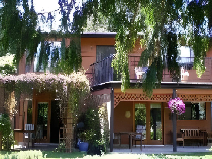 Exterior view 5, Nestledown B&B, Sunshine Coast