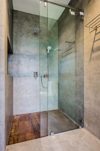 Bathroom 4, Villa Raeya, Mueang Krabi