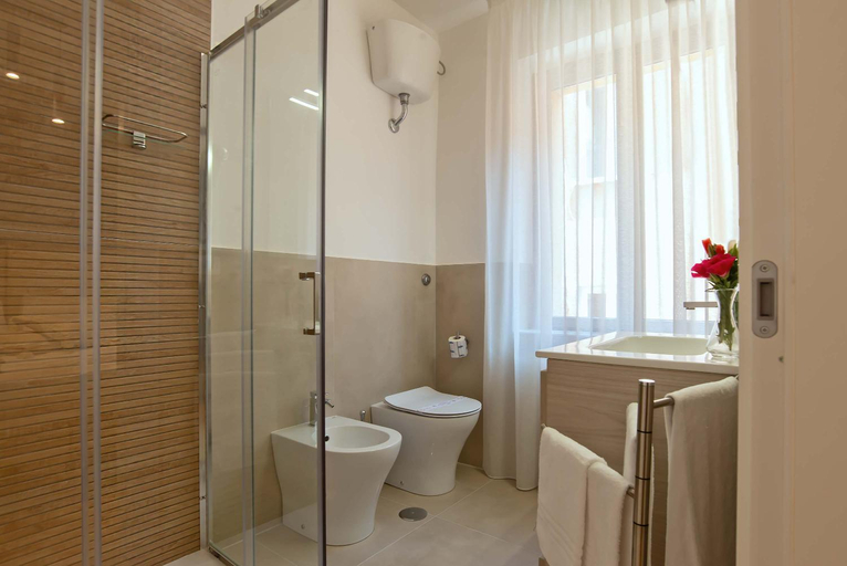 Others 4, Essence Guesthouse, Roma