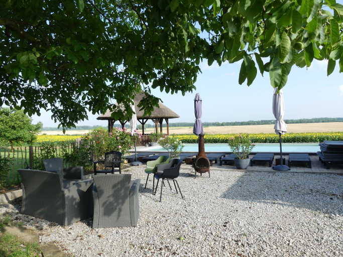 Others 5, Tisza White House, Tiszafüred