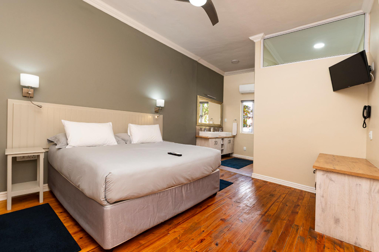 Bedroom 3, Queen’s Hotel by BON Hotels, Eden