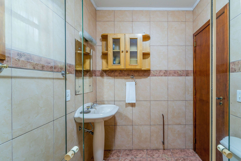 Bathroom 5, Beautiful Chalet-style House in Canela Rcf160, Canela