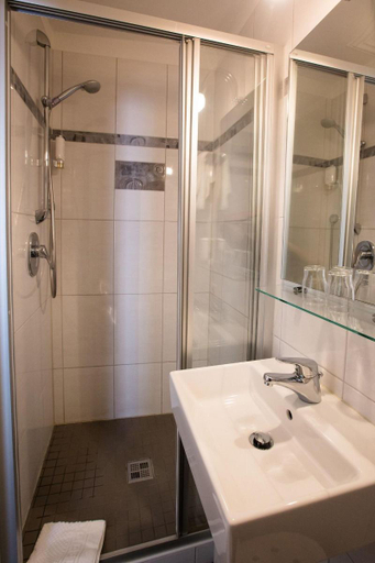Bathroom 5, Hotel-Gasthof Goldener Greifen, Ansbach