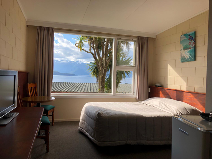 Bedroom 2, Manapouri Lakeview Motor Inn, Southland