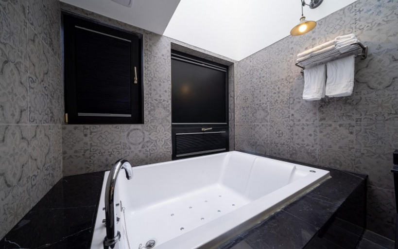 Bathroom 3, Yeoksam Premier Hotel YXM, Gangnam
