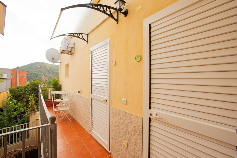 Others 5, Affittacamere LE RONDINI, Cagliari