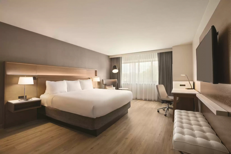 Bedroom 3, Radisson Hotel Seattle Airport, SeaTac