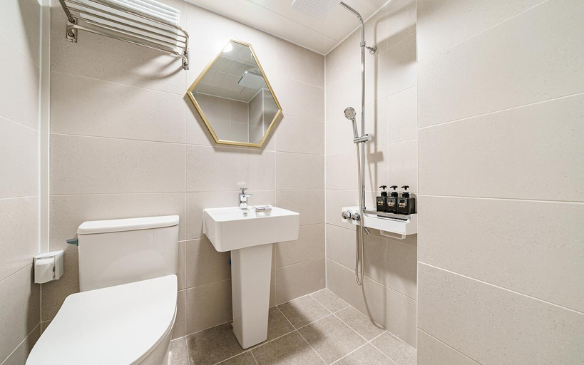 Bathroom, Gwangmyeong Intersection No. 25, Guro