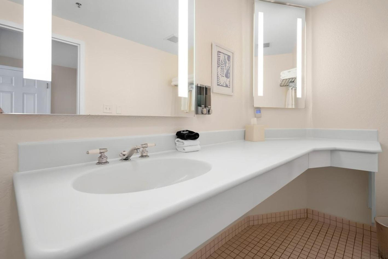 Bathroom 4, Oakwood Resort, Kosciusko