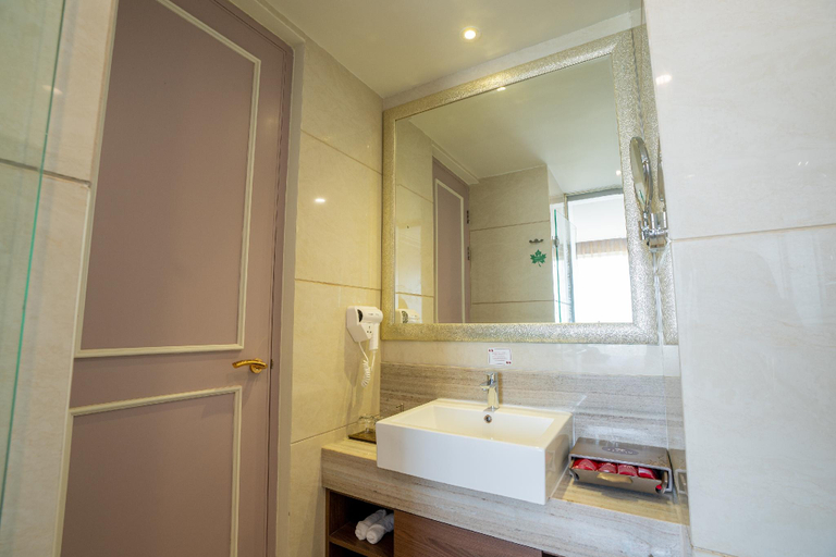 bathroom 5