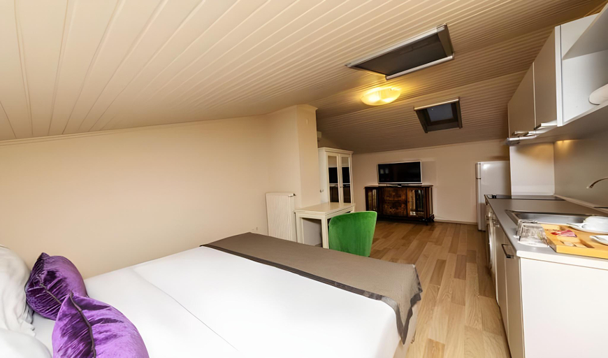 Bedroom 2, Meroddi Galata Flats, Beyoğlu
