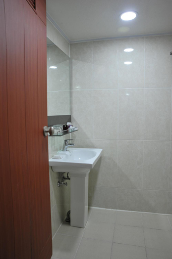 Bathroom 3, Palace Hotel Gwangju, Buk