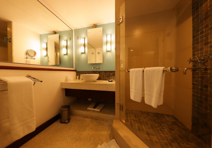 Bathroom 2, Laguna Beach Hotel & Spa Mauritius, Flacq